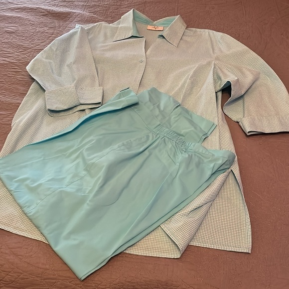 Plus Capri Set - Picture 2 of 9